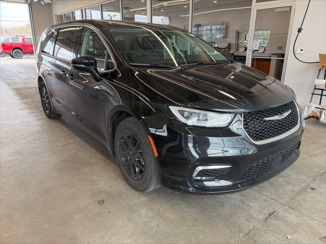 used 2024 Chrysler Pacifica car, priced at $27,208