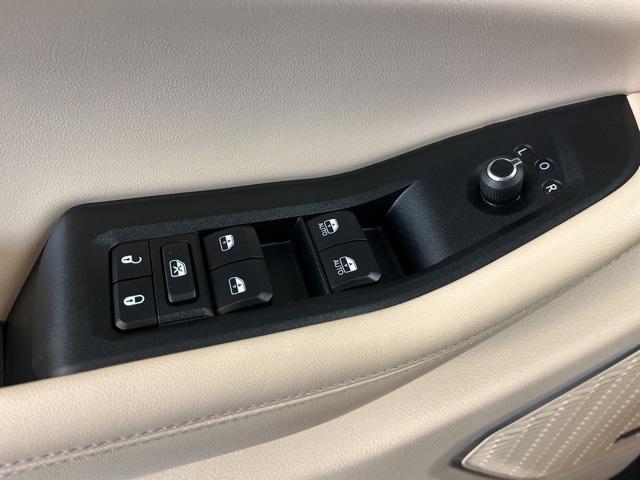 used 2024 Jeep Grand Cherokee car, priced at $35,173