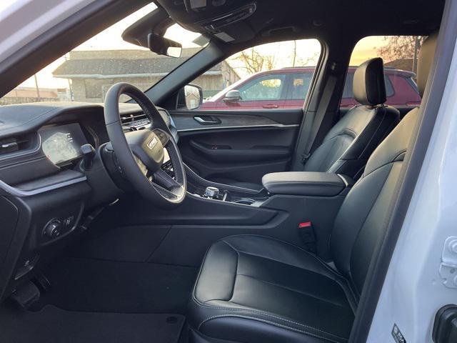 new 2025 Jeep Grand Cherokee car, priced at $46,900