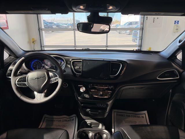 used 2025 Chrysler Pacifica car, priced at $28,602