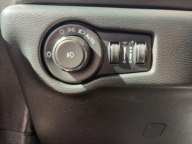 used 2025 Chrysler Pacifica car, priced at $28,602