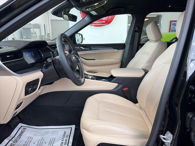 used 2025 Jeep Grand Cherokee car, priced at $39,352