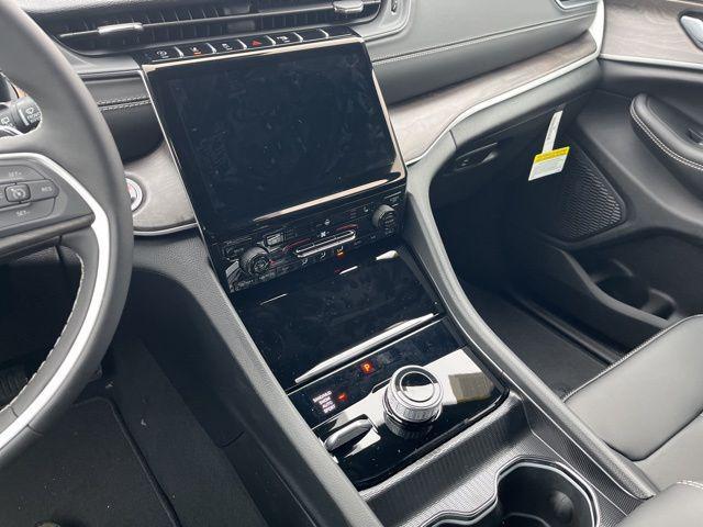 new 2025 Jeep Grand Cherokee car, priced at $50,720