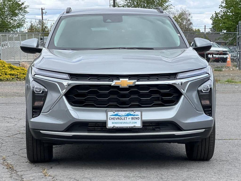 new 2025 Chevrolet Trax car, priced at $19,095