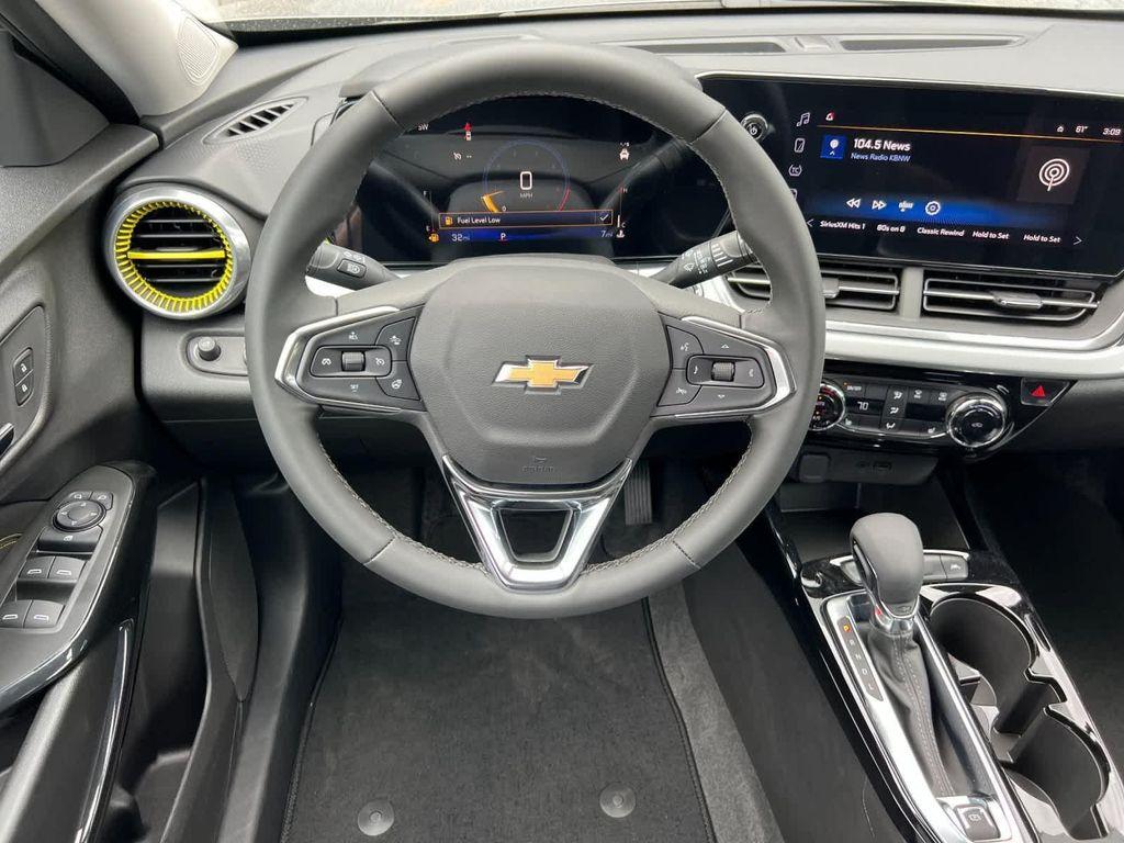 new 2025 Chevrolet Trax car, priced at $19,095