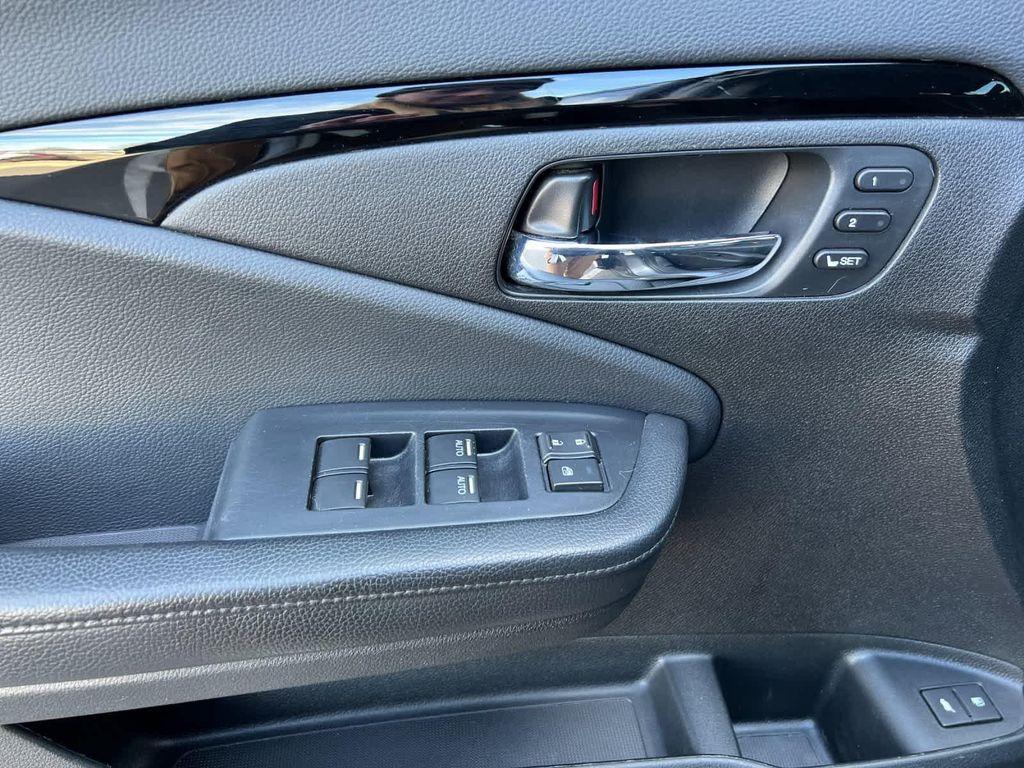 used 2020 Honda Pilot car, priced at $29,995