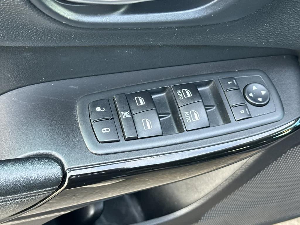 used 2020 Jeep Cherokee car, priced at $13,995