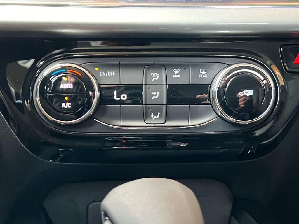 new 2025 Chevrolet Trax car, priced at $19,095