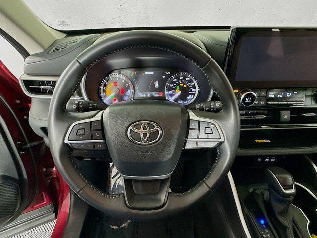 used 2025 Toyota Highlander car, priced at $42,595