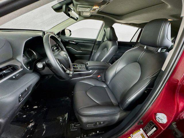used 2025 Toyota Highlander car, priced at $42,595