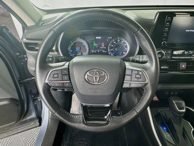 used 2021 Toyota Highlander Hybrid car, priced at $31,995