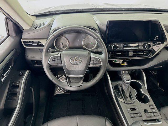 used 2025 Toyota Highlander car, priced at $42,695