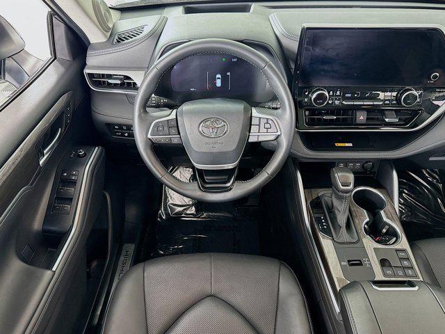 used 2025 Toyota Highlander Hybrid car, priced at $57,345