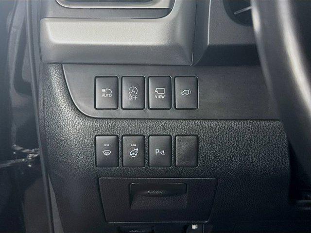 used 2018 Toyota Highlander car, priced at $26,995