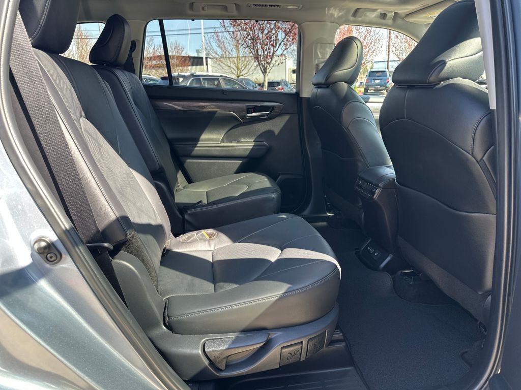 used 2024 Toyota Highlander car, priced at $48,642