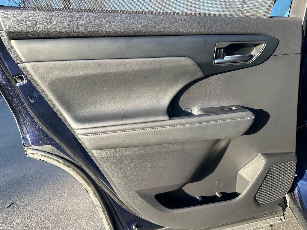 used 2021 Toyota Highlander car, priced at $33,832