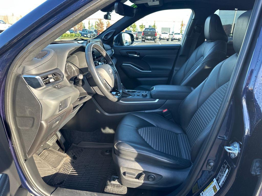 used 2021 Toyota Highlander car, priced at $33,832