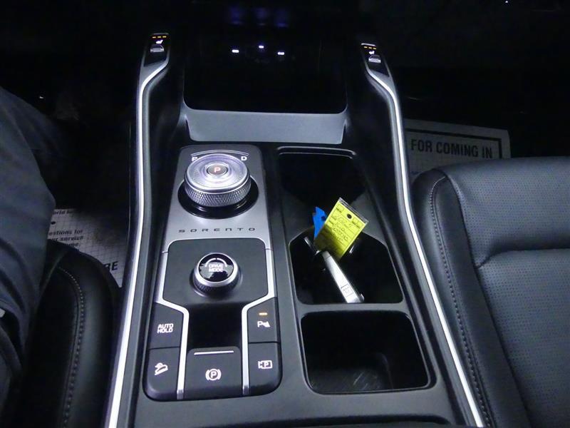 used 2025 Kia Sorento Hybrid car, priced at $29,900