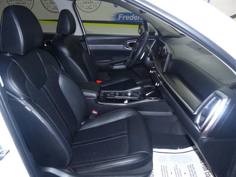 used 2025 Kia Sorento Hybrid car, priced at $29,900