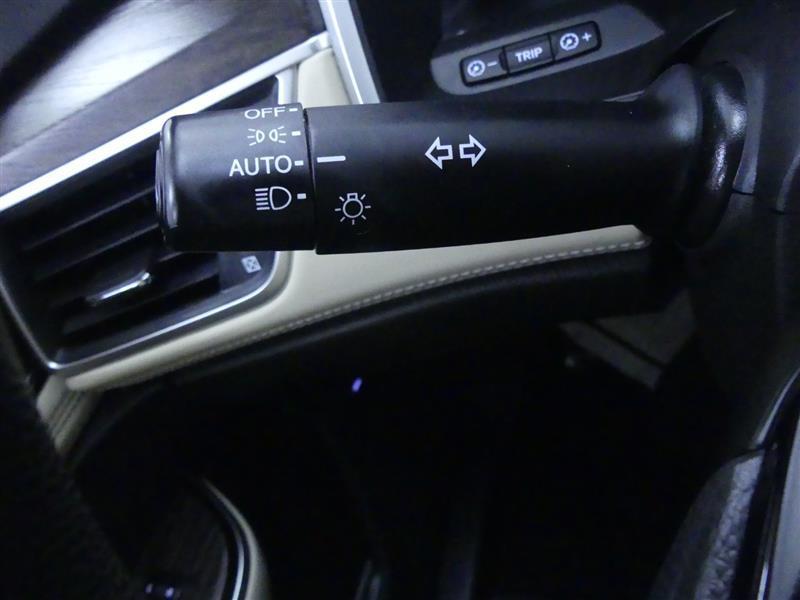 used 2021 Honda Clarity Plug-In Hybrid car, priced at $19,750