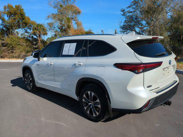 used 2020 Toyota Highlander Hybrid car, priced at $25,400