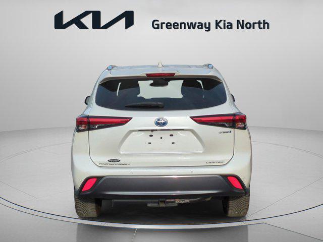 used 2021 Toyota Highlander Hybrid car, priced at $30,700