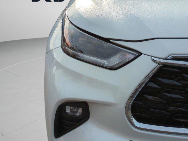 used 2021 Toyota Highlander Hybrid car, priced at $30,700
