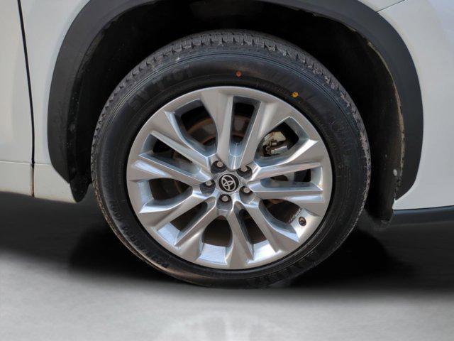 used 2021 Toyota Highlander Hybrid car, priced at $30,700