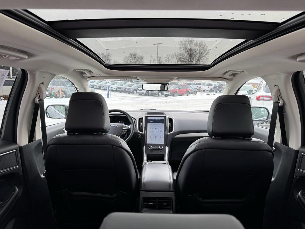 used 2024 Ford Edge car, priced at $29,922