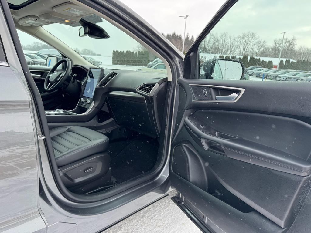 used 2022 Ford Edge car, priced at $26,898