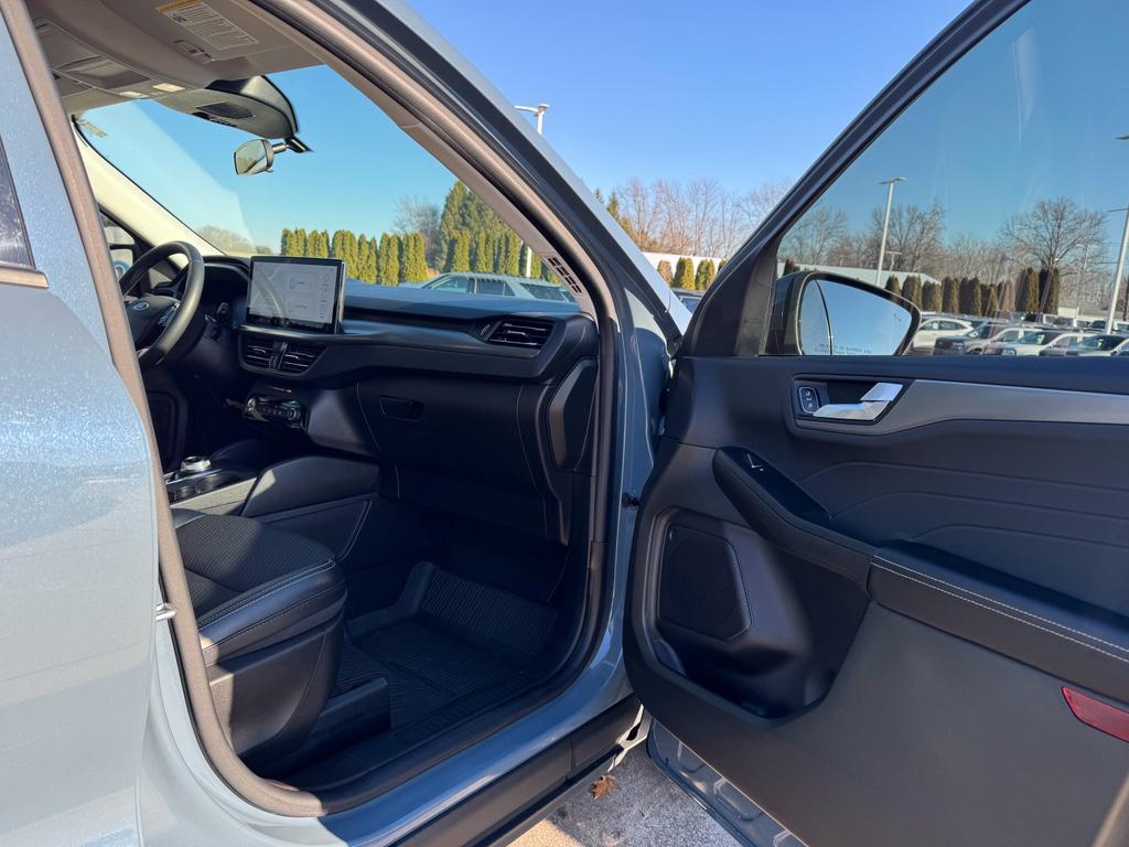 used 2023 Ford Escape PHEV car, priced at $27,120