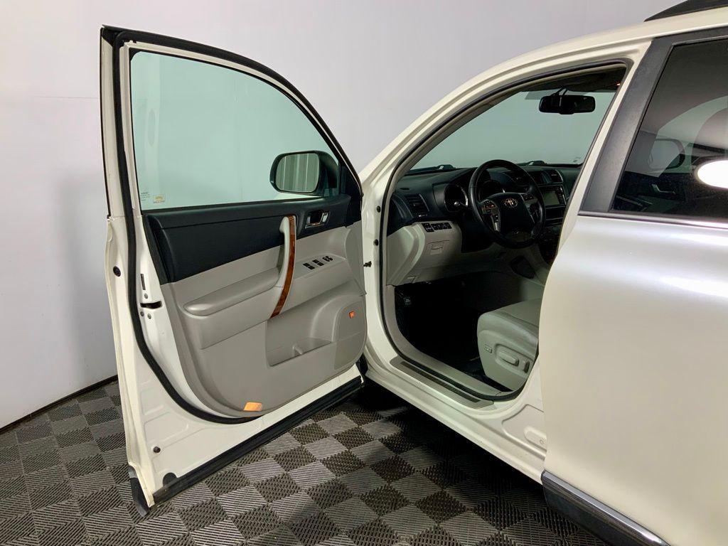 used 2013 Toyota Highlander car, priced at $10,787