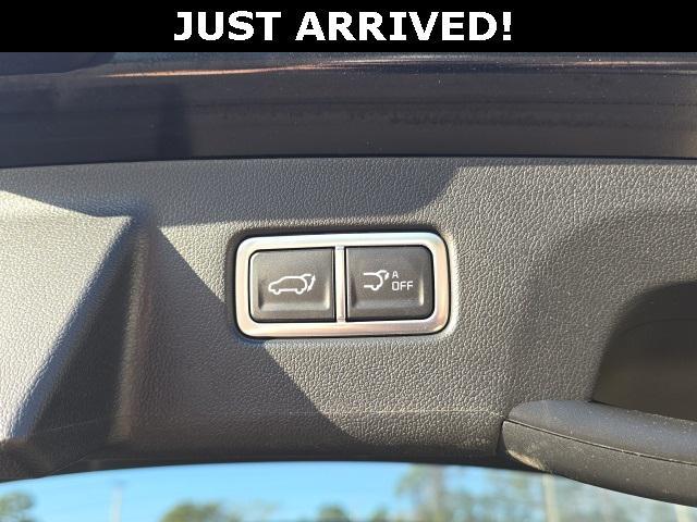 used 2025 Kia Sorento Hybrid car, priced at $35,000