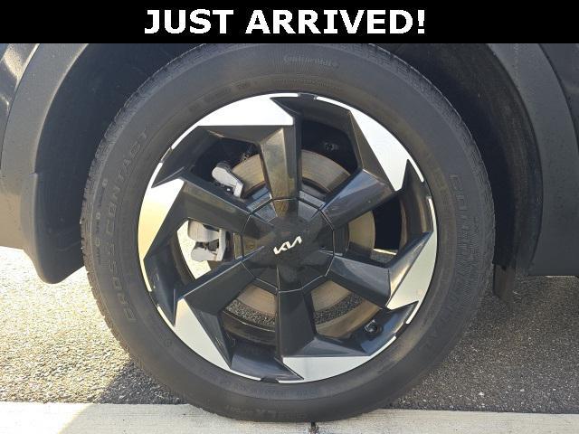 used 2025 Kia Sorento Hybrid car, priced at $35,000