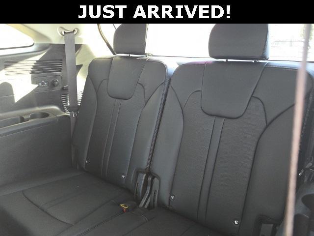 used 2025 Kia Sorento Hybrid car, priced at $35,000