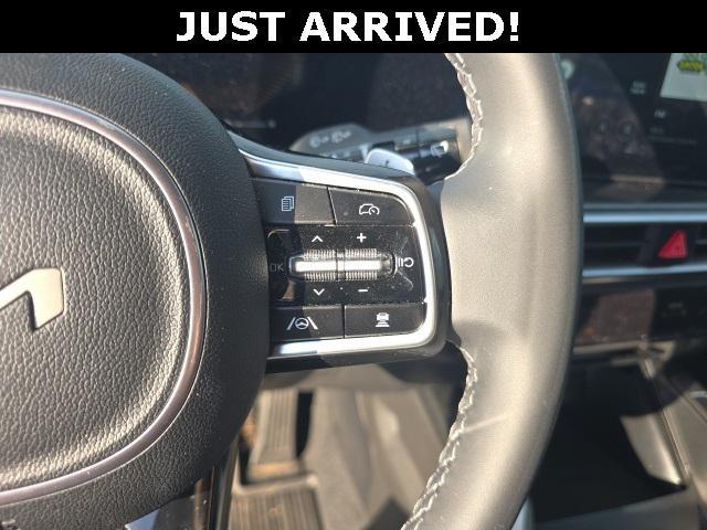 used 2025 Kia Sorento Hybrid car, priced at $35,000