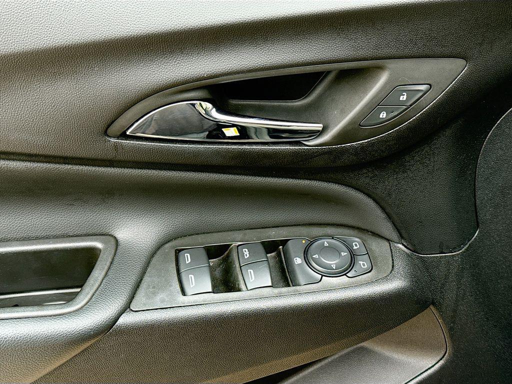 used 2023 Chevrolet Equinox car, priced at $21,000