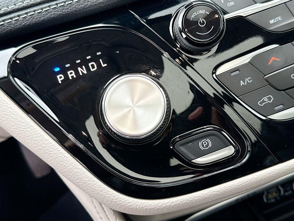 used 2023 Chrysler Pacifica Hybrid car, priced at $33,500