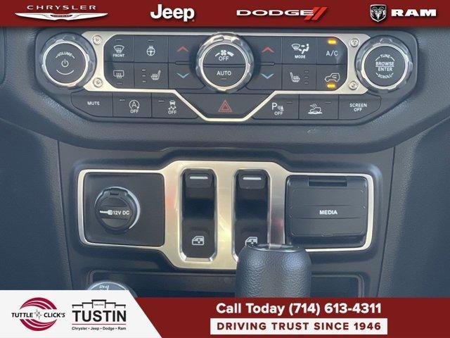 new 2025 Jeep Wrangler car, priced at $45,134