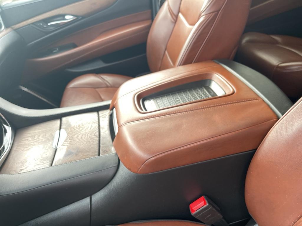 used 2019 Cadillac Escalade ESV car, priced at $33,800