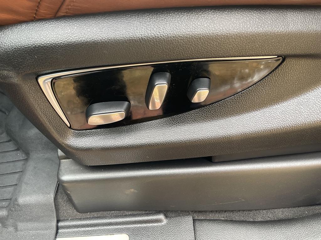 used 2019 Cadillac Escalade ESV car, priced at $33,800