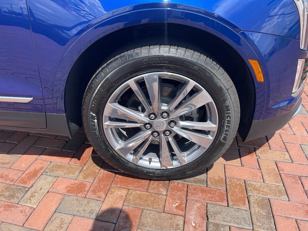 used 2025 Cadillac XT5 car, priced at $41,400