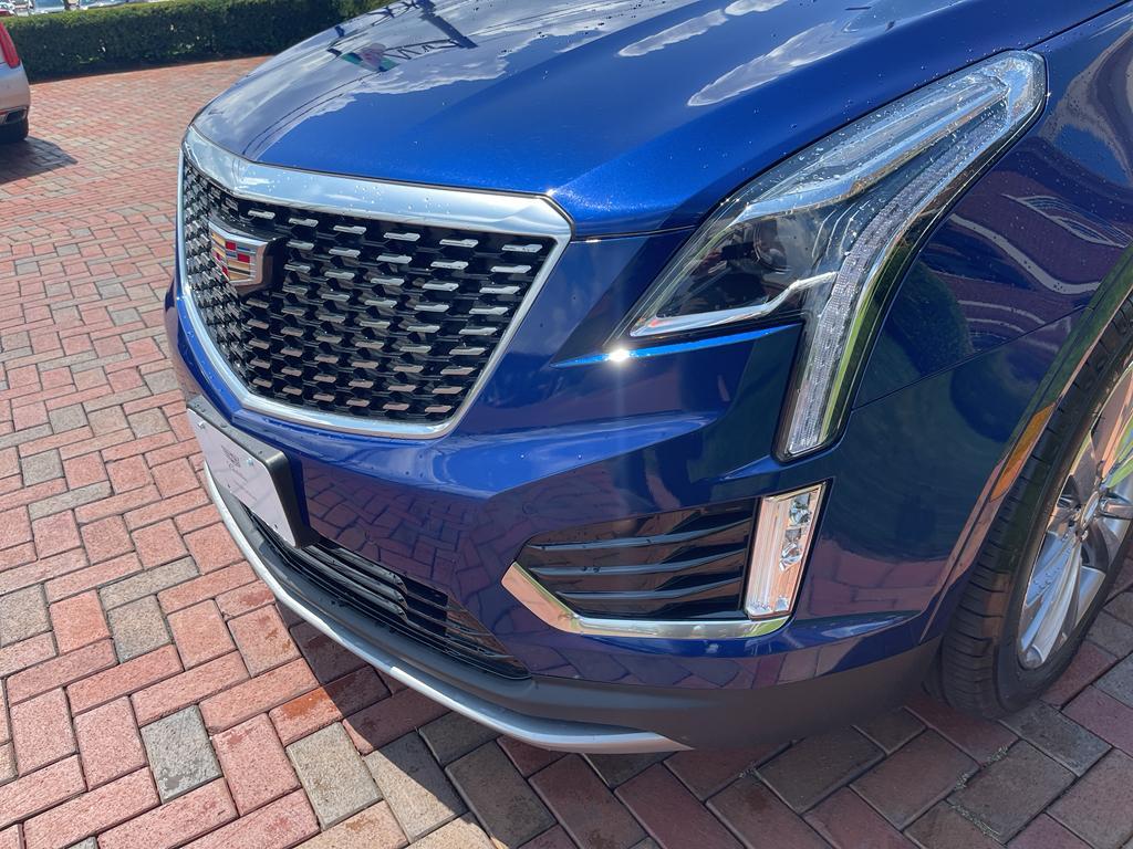 used 2025 Cadillac XT5 car, priced at $41,400
