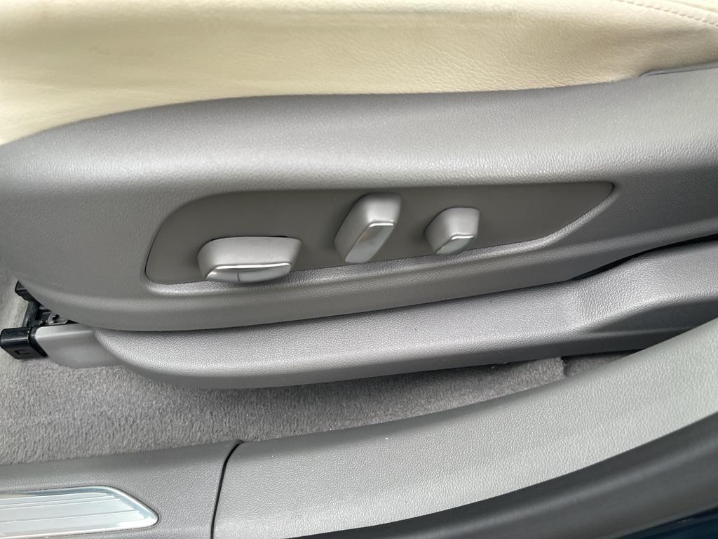 used 2025 Cadillac XT5 car, priced at $42,900