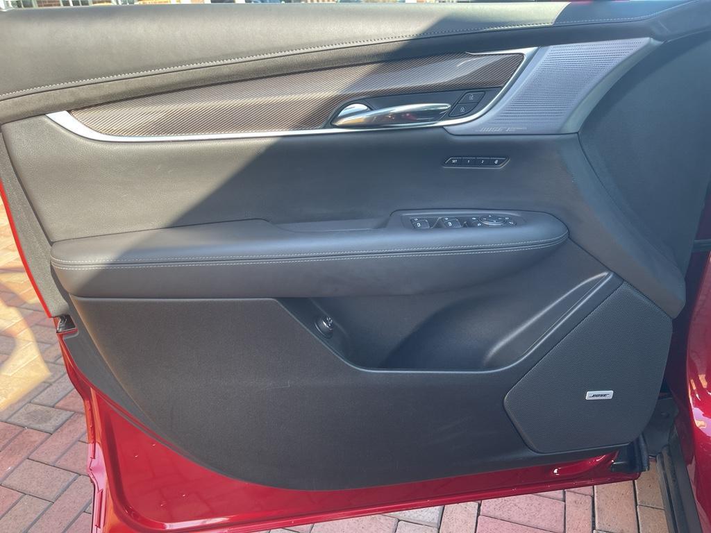 used 2025 Cadillac XT6 car, priced at $57,500