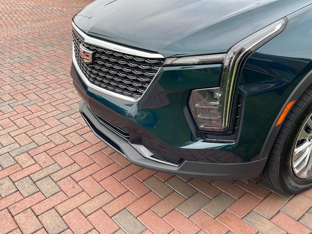used 2024 Cadillac XT4 car, priced at $33,900