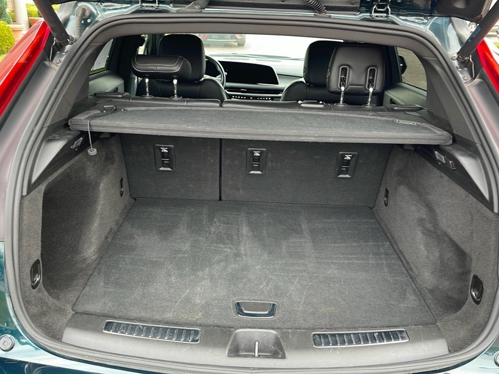 used 2024 Cadillac XT4 car, priced at $33,900