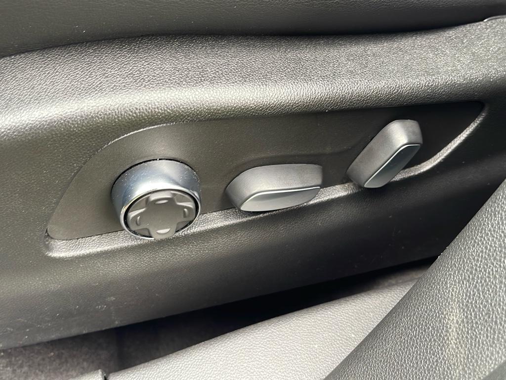 used 2024 Cadillac XT4 car, priced at $33,900