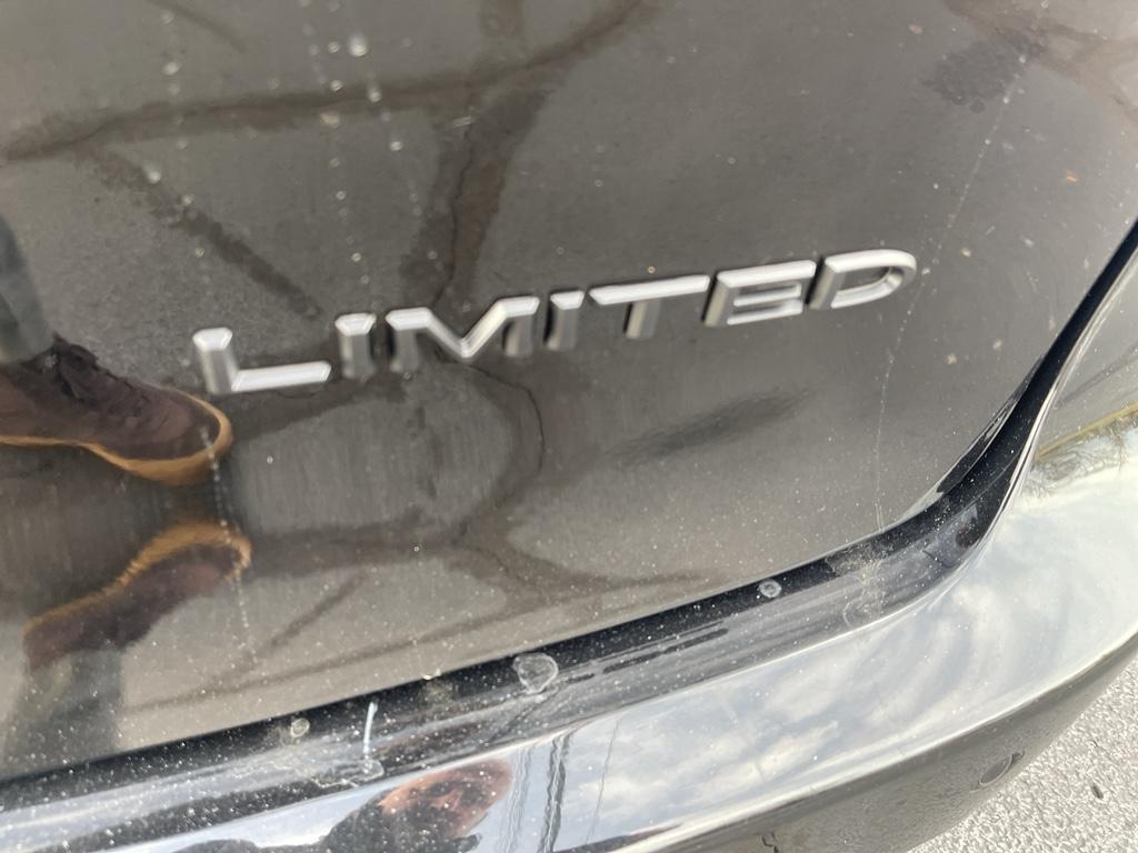 used 2025 Chrysler Pacifica car, priced at $37,500