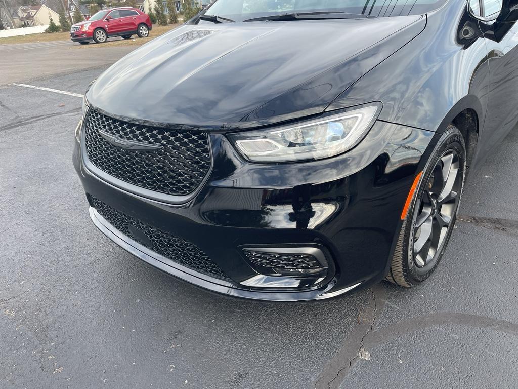 used 2025 Chrysler Pacifica car, priced at $37,500